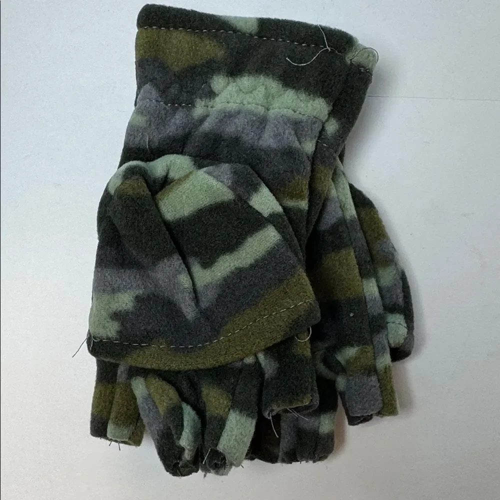 Cat & Jack Kids Green Camo Fleece Glove Mittens Size 8-16 NWT
